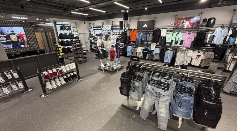 JD se estrena en este municipio sevillano con un local de 369 metros cuadrados de sala de ventas