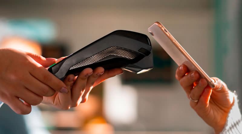 Las carteras digitales eclipsan la tarjeta en los compradores más jóvenes