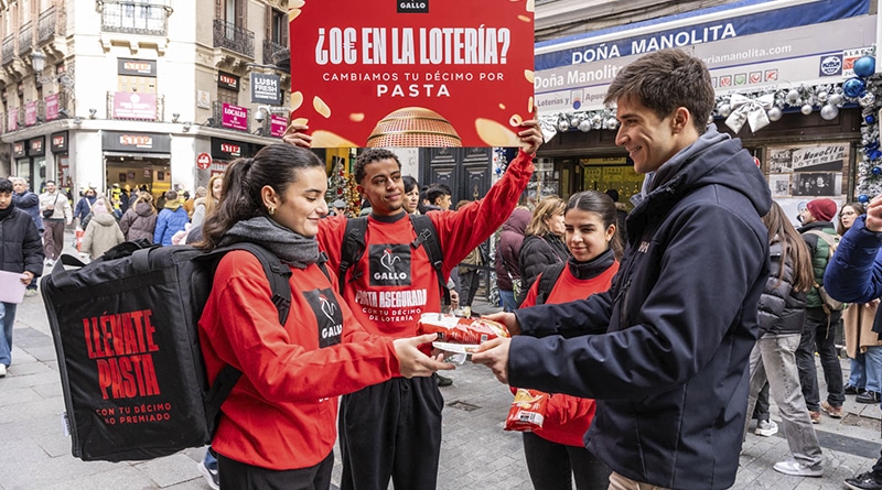 La activación se desplegó por las calles del centro de Madrid, ciudad que cada año concentra la atención del sorteo por la celebración vinculada al Teatro Real