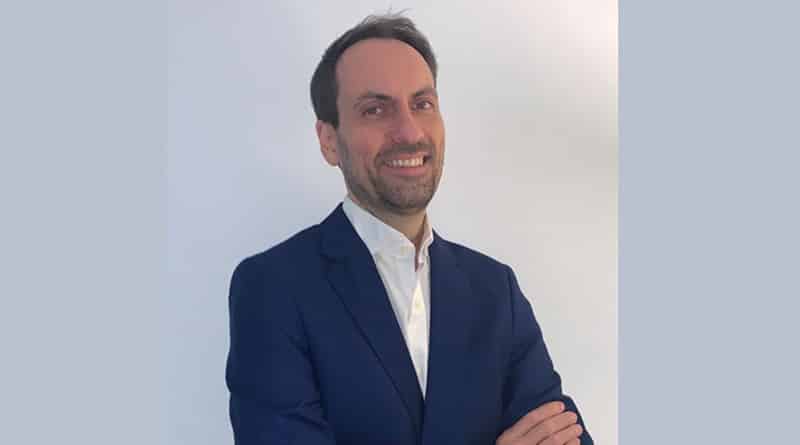 Anciano es licenciado en Dirección de Empresas y cuenta con una trayectoria vinculada a la expansión en el sector retail
