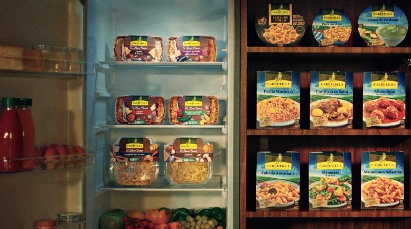 La campaña parte de un insight directo: los platos listos de Carretilla son tan ricos y naturales que podrían pasar por hechos en casa