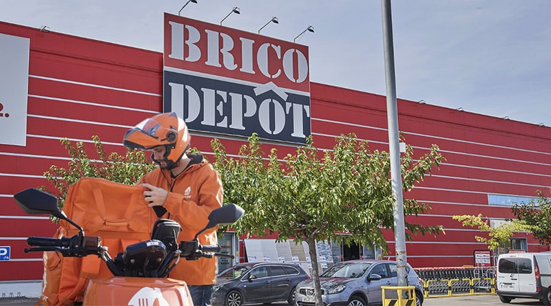 El catálogo disponible incluye desde herramientas y artículos de ferretería hasta productos de iluminación y organización, con el objetivo de resolver necesidades urgentes
