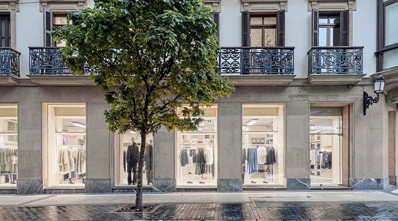 Bershka fusiona la casa japonesa y vasca en su nueva tienda de San Sebastián