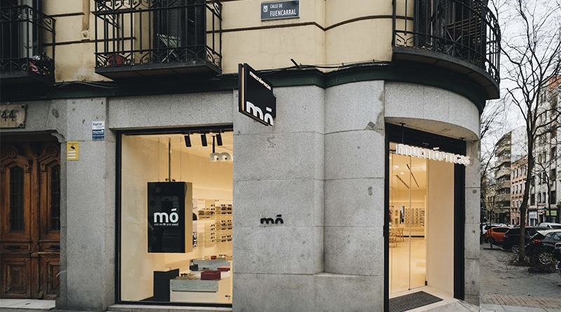 El local se distribuye en una única planta que alberga la zona de venta además de un área de gabinetes