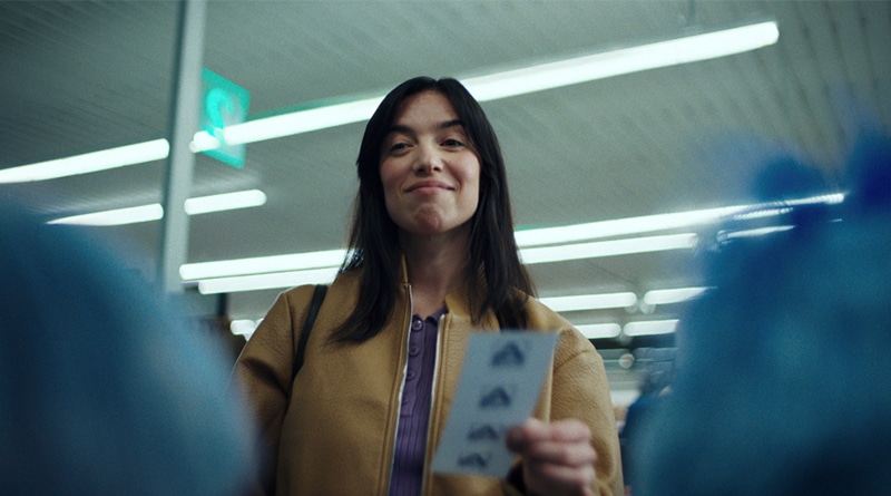 El spot se articula en torno a ‘Satisfaction’ de Benny Benassi, un recurso musical con alta notoriedad que funciona como hilo conductor