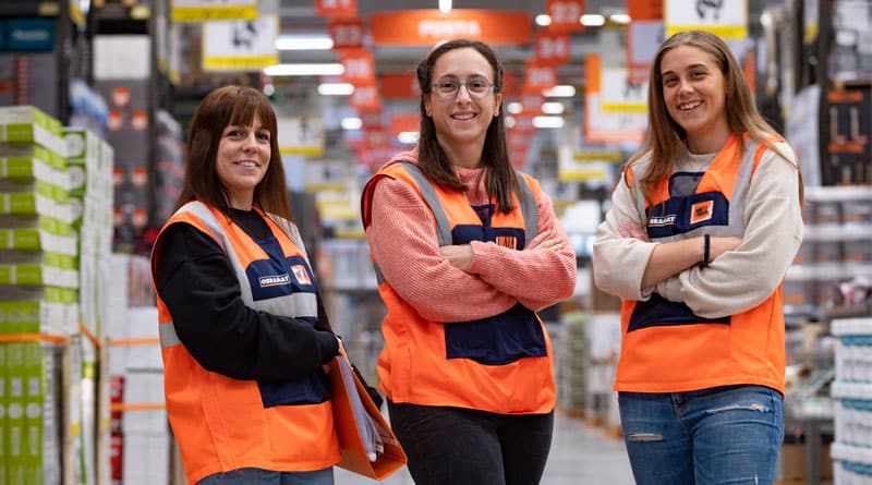 Obramat busca incorporar a más mujeres en la Construcción