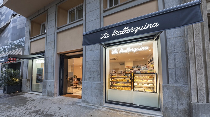 En este nuevo establecimiento, los clientes podrán encontrar algunos de los productos más emblemáticos de la marca, como napolitanas, palmeras, suizos, trufas de chocolate o tartas