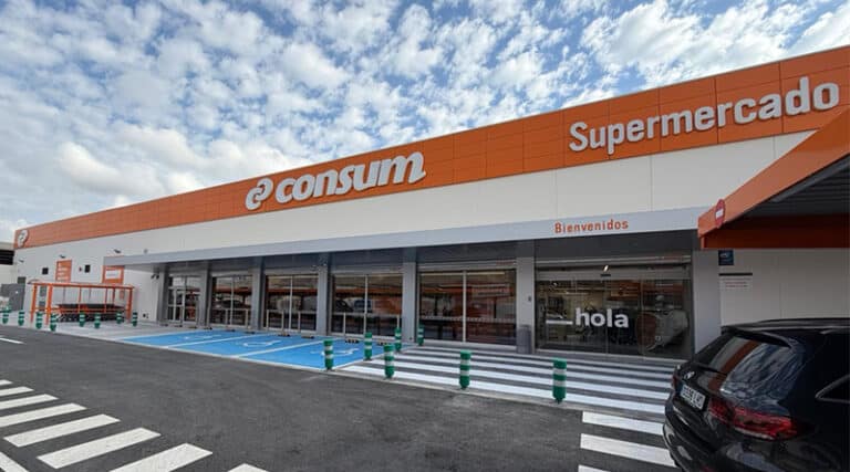 La nueva tienda dispone de 1.400 metros cuadrados de superficie y 65 plazas de aparcamiento para clientes