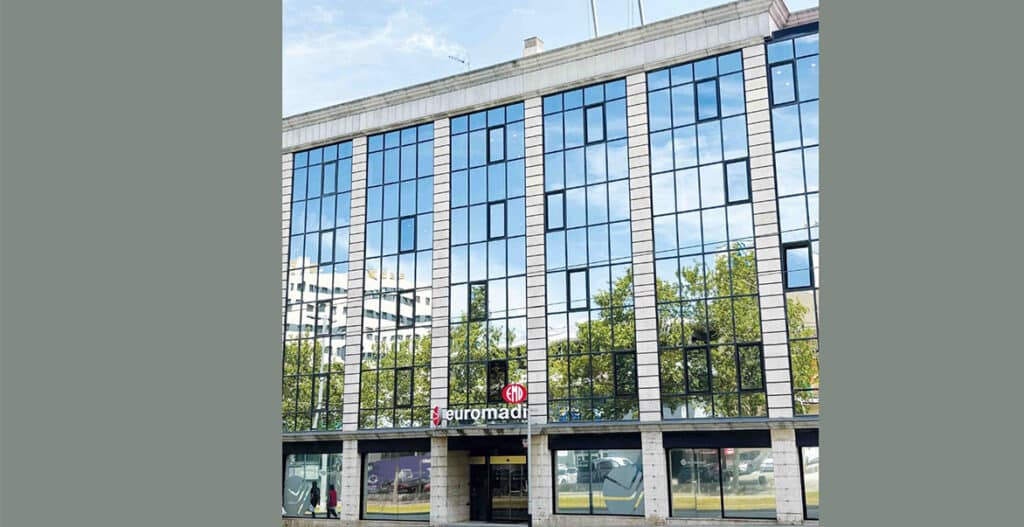 La compañía cuenta con una red nacional de 15.160 puntos de venta distribuidos por todo el país, que emplean a 127.000 personas