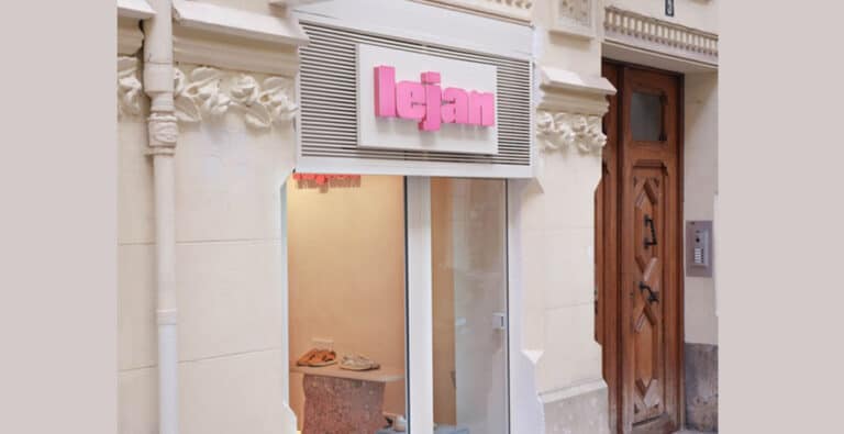 La tienda de Valencia ha sido concebida bajo el concepto Lejan House, un espacio luminoso, cálido y experiencial pensado para que las familias puedan probar y descubrir el calzado