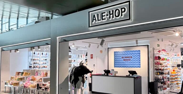 La vaca de Ale-Hop aterriza en el aeropuerto de Menorca